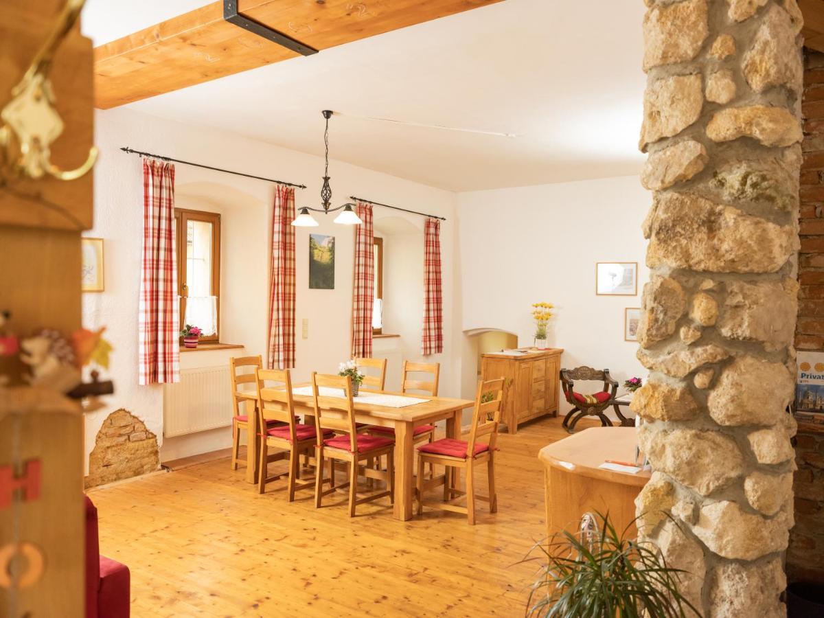 Ferienwohnung Zum Kapuziner Poysdorf Exterior foto
