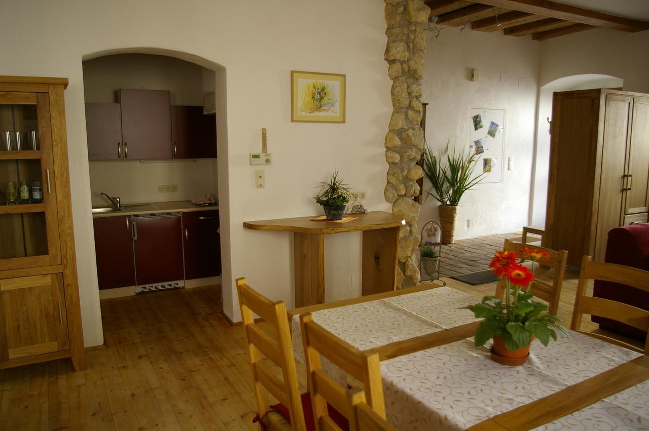 Ferienwohnung Zum Kapuziner Poysdorf Exterior foto