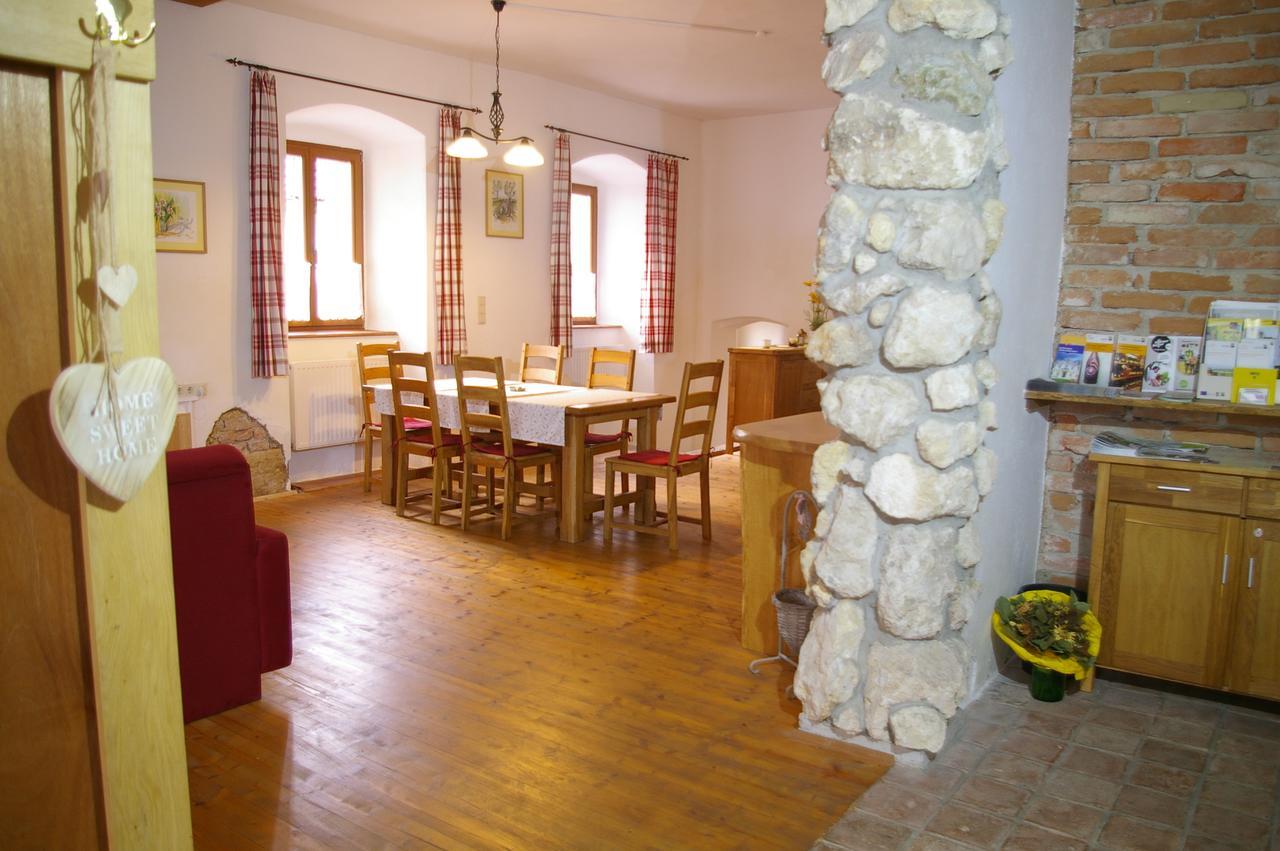 Ferienwohnung Zum Kapuziner Poysdorf Exterior foto